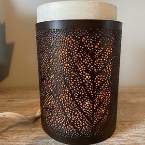 Scentsy Glowing Core and Fern Shade